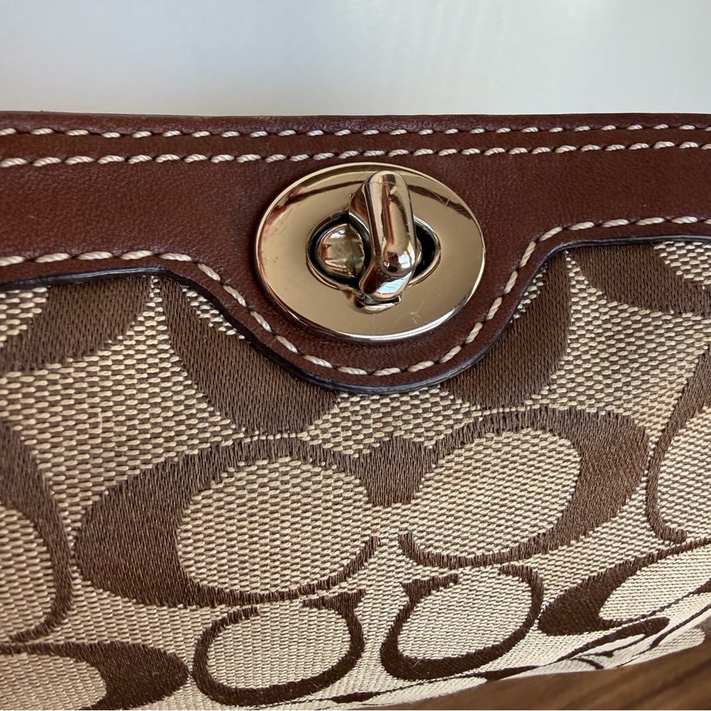 Coach Y2K Signature C's Turnlock in Pink Wristlet
Pouch - Picture 6 of 10